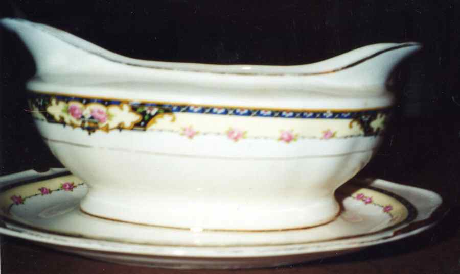 THP64 Gravy Boat with Attached Underplate by Thompson-1