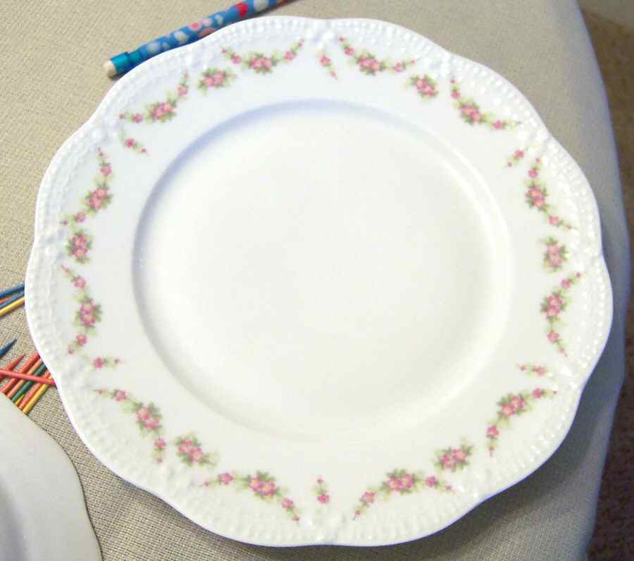 TRV524 Dinner Plate by Tressemanes & Vogt-1
