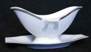 THU362 Gravy Boat with Attached Underplate by Thun-1