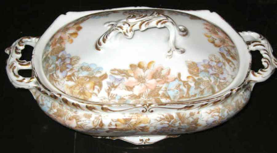 TRV621 Oval Covered Vegetable by Tressemanes & Vogt-1