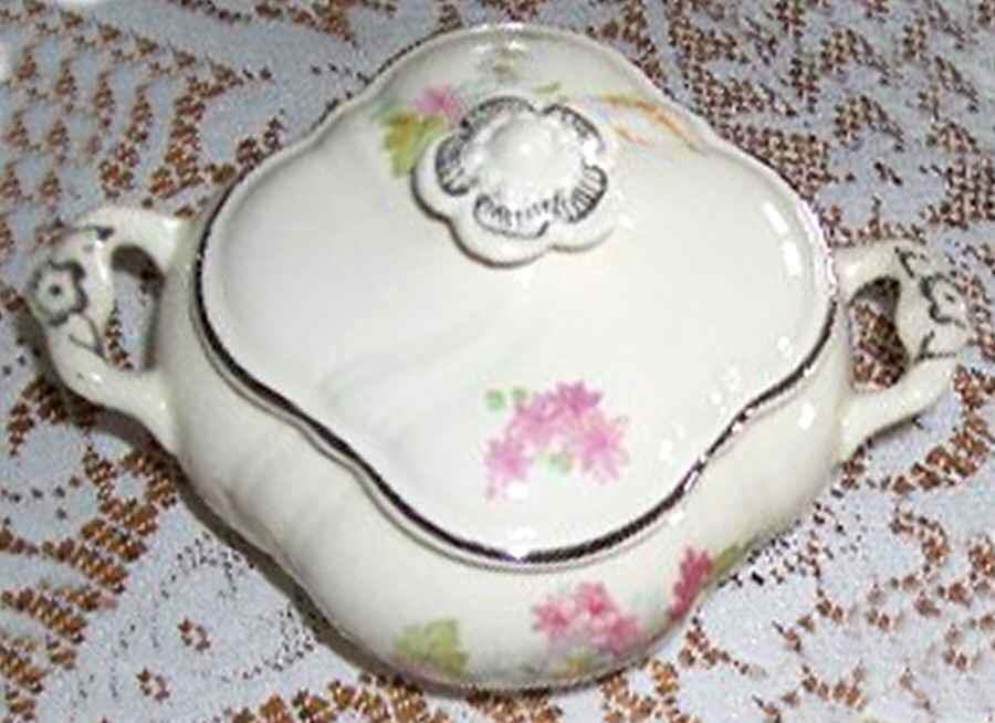 TST738 Sugar Bowl & Lid by Taylor, Smith & Taylor (Ts&T)-1
