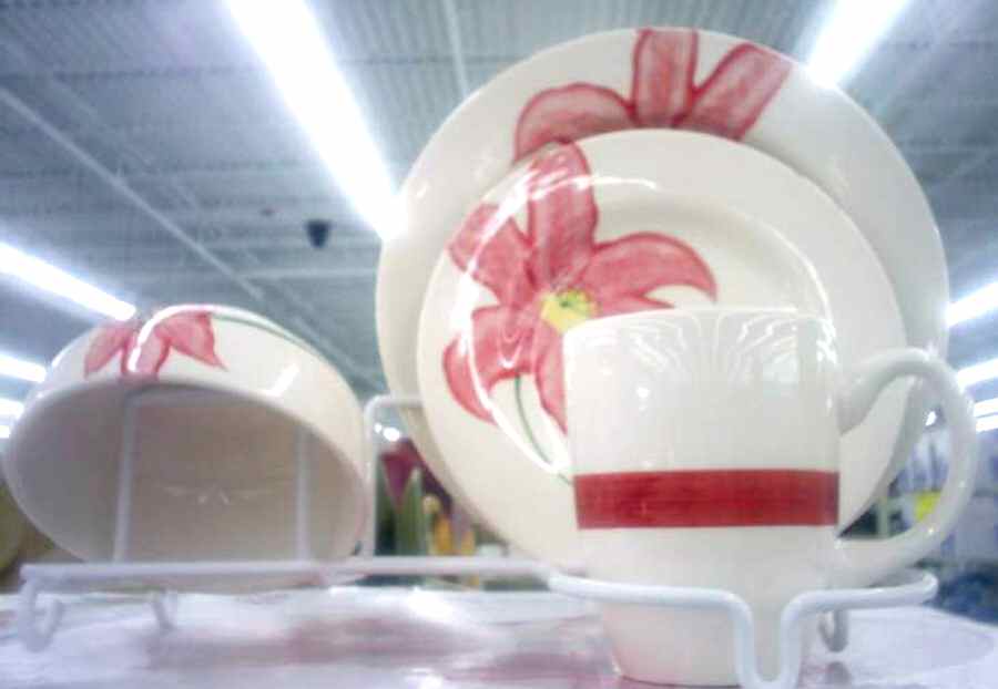 Tiger Lily Dinner Plate by Tabletops Unlimited-1