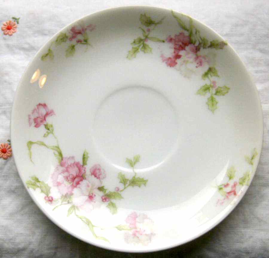 THO416 Saucer by Thomas-1