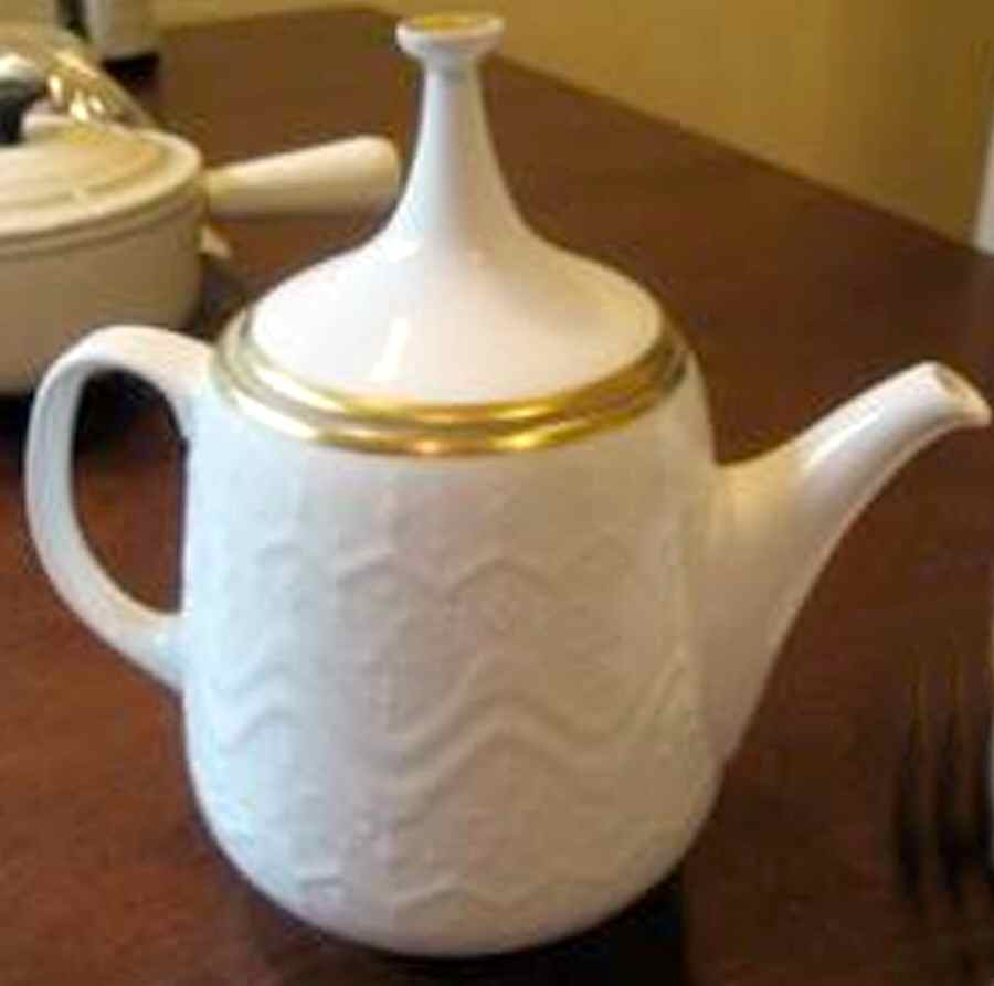 TIR525 Teapot & Lid by Tirschenreuth-1
