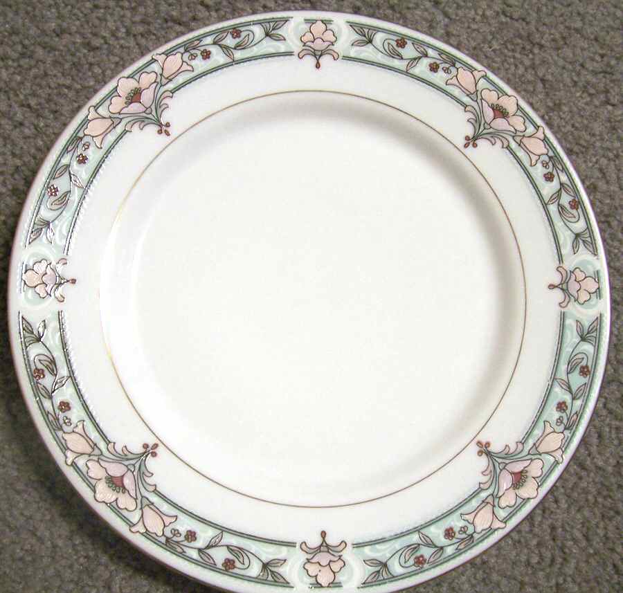 885 Dinner Plate by Trisa-1