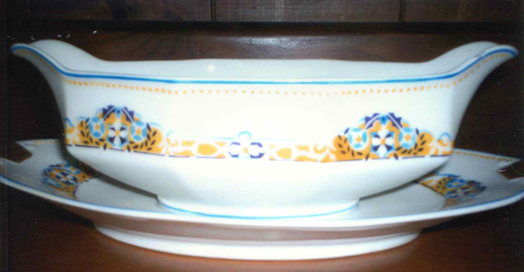 TED1 Gravy Boat with Attached Underplate by Texeraud-1