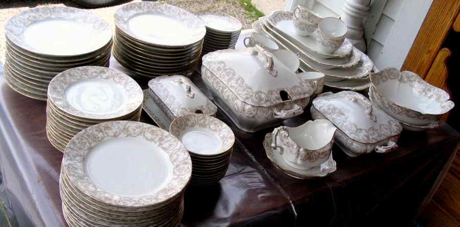 TRV665 Tureen &  Lid by Tressemanes & Vogt-1