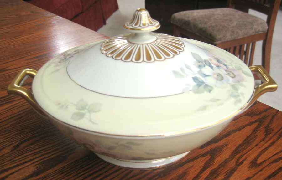 THO451 Round Covered Vegetable by Thomas-1
