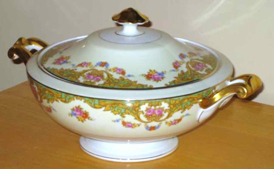 18379 Round Covered Vegetable by Thun-1