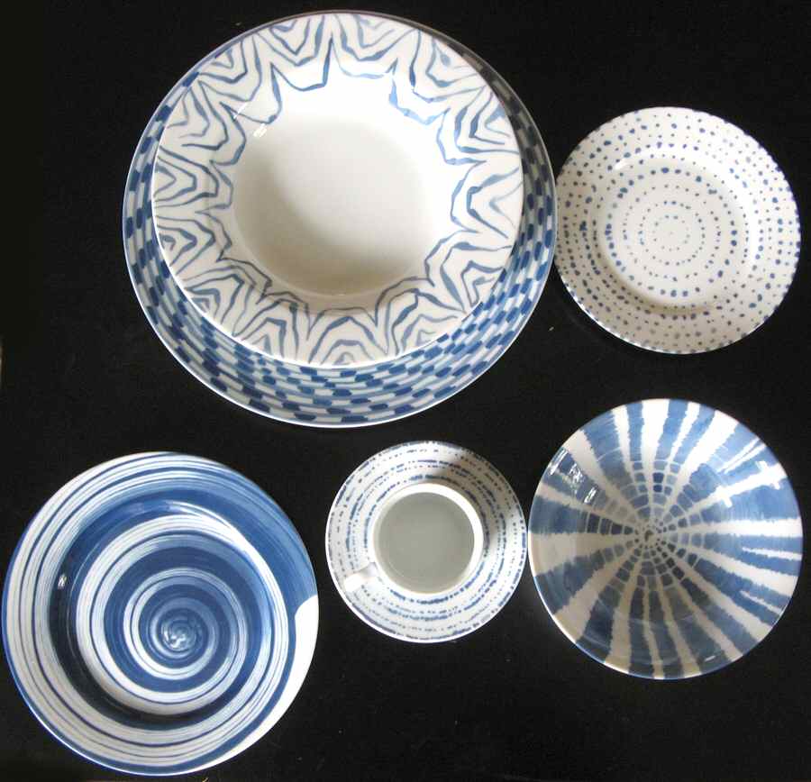 Volare (Blue, Geometric) Dinner Plate by Taitu-1