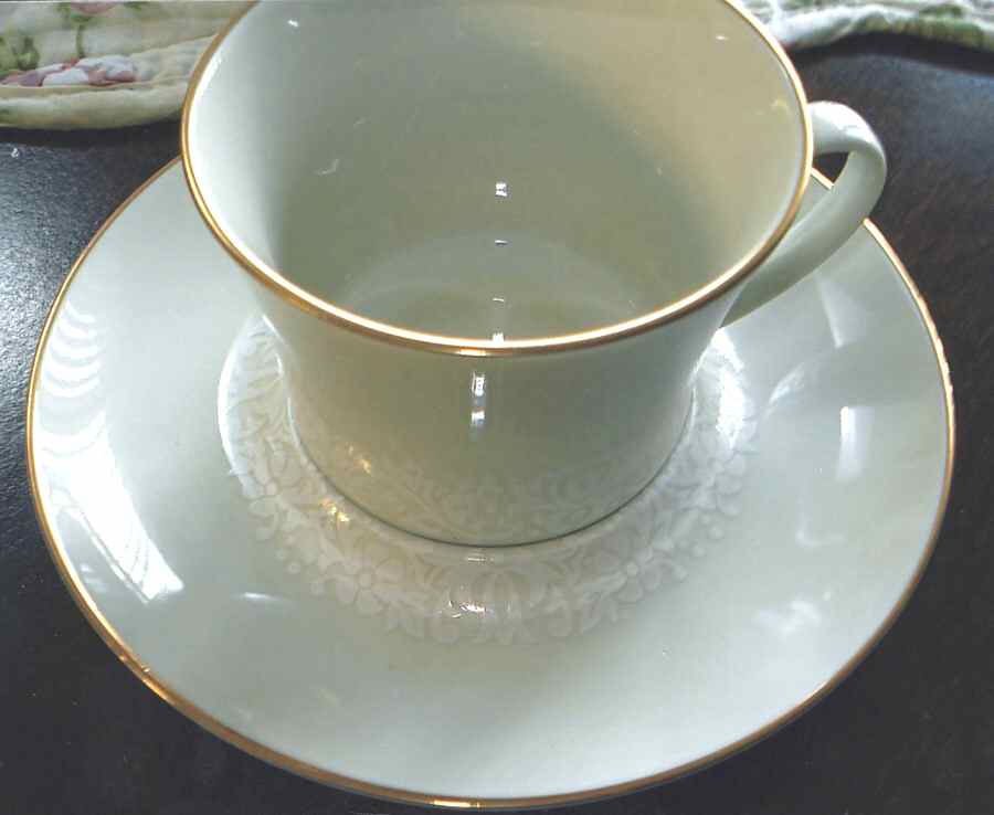 Paloma Flat Cup & Saucer Set by Taihei-1