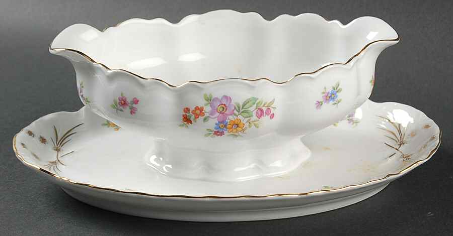 THU426 Gravy Boat with Attached Underplate by Thun-1
