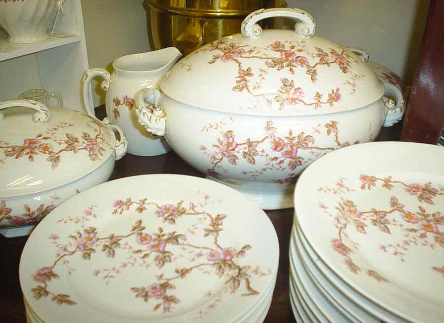 TRV716 Tureen &  Lid by Tressemanes & Vogt-1