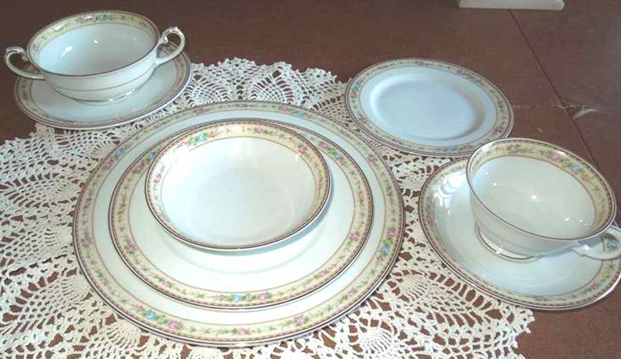 THU434 Footed Cup & Saucer Set by Thun-1