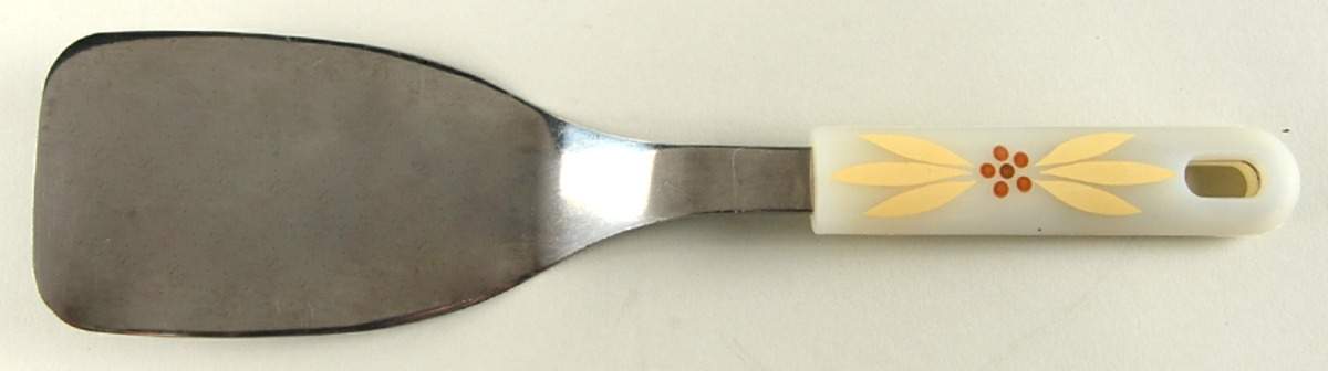 Old World Cream Metal Spatula by Temp-Tations-1