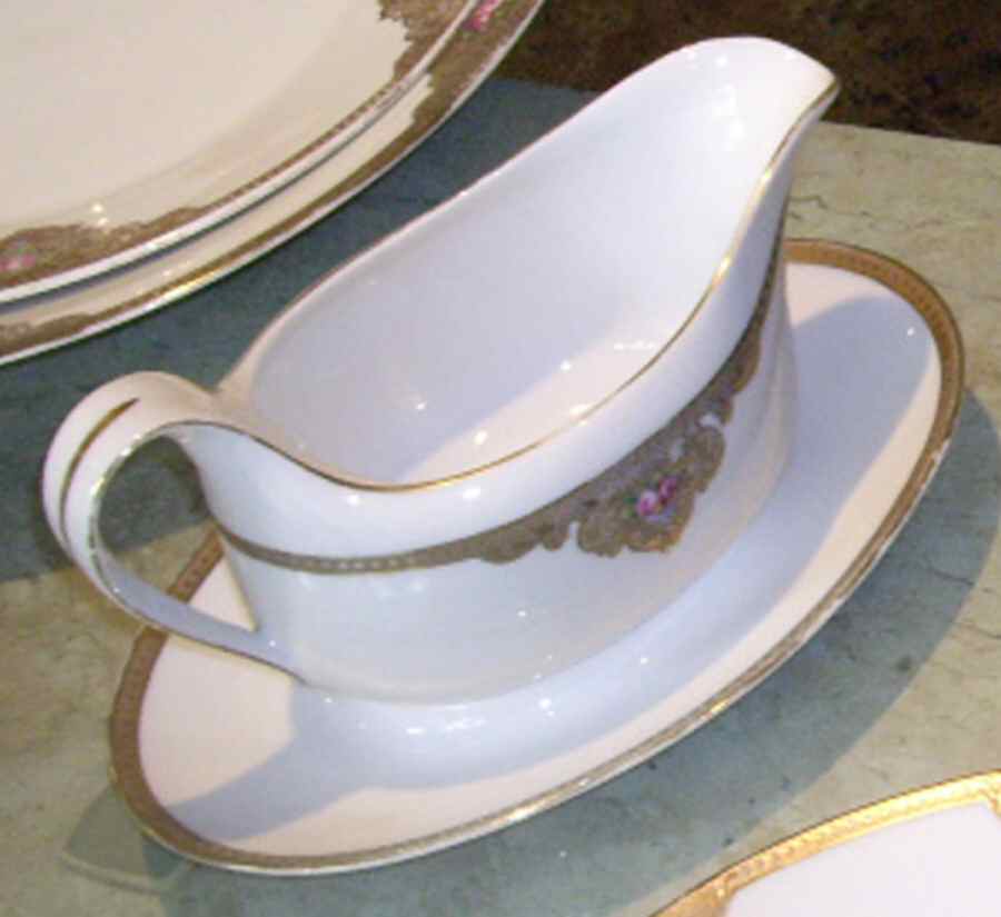 TIR607 Gravy Boat with Attached Underplate by Tirschenreuth-1
