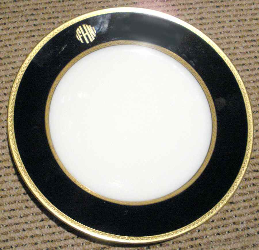TRV542 Dinner Plate by Tressemanes & Vogt-1