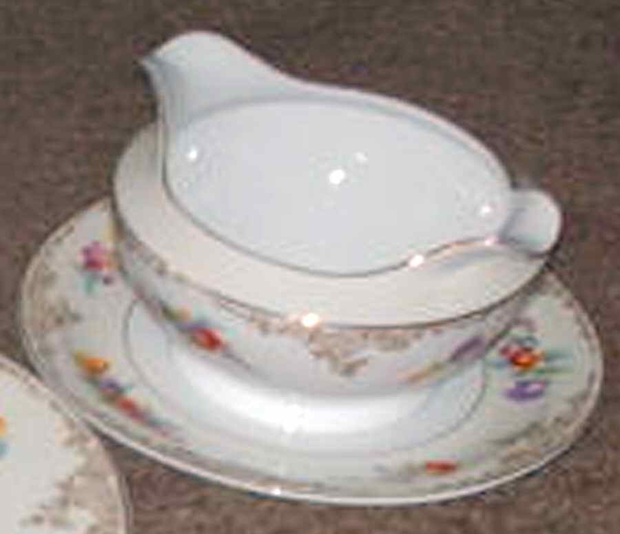 THU448 Gravy Boat with Attached Underplate by Thun-1