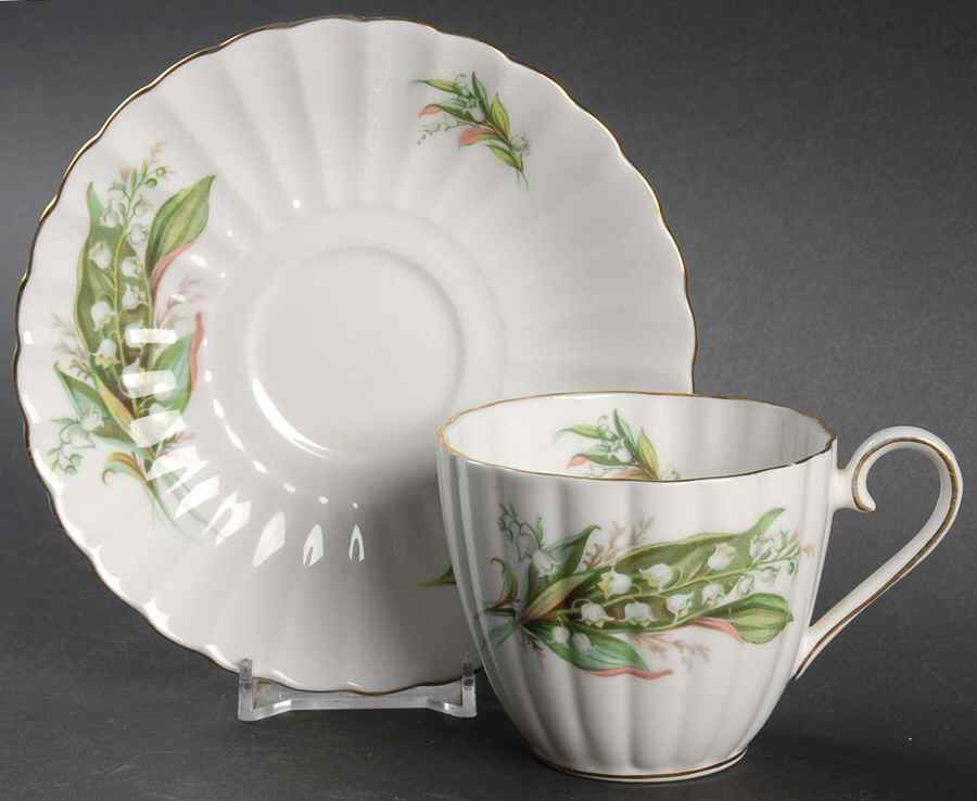D3194 Flat Cup & Saucer Set by Tuscan - Royal Tuscan-1