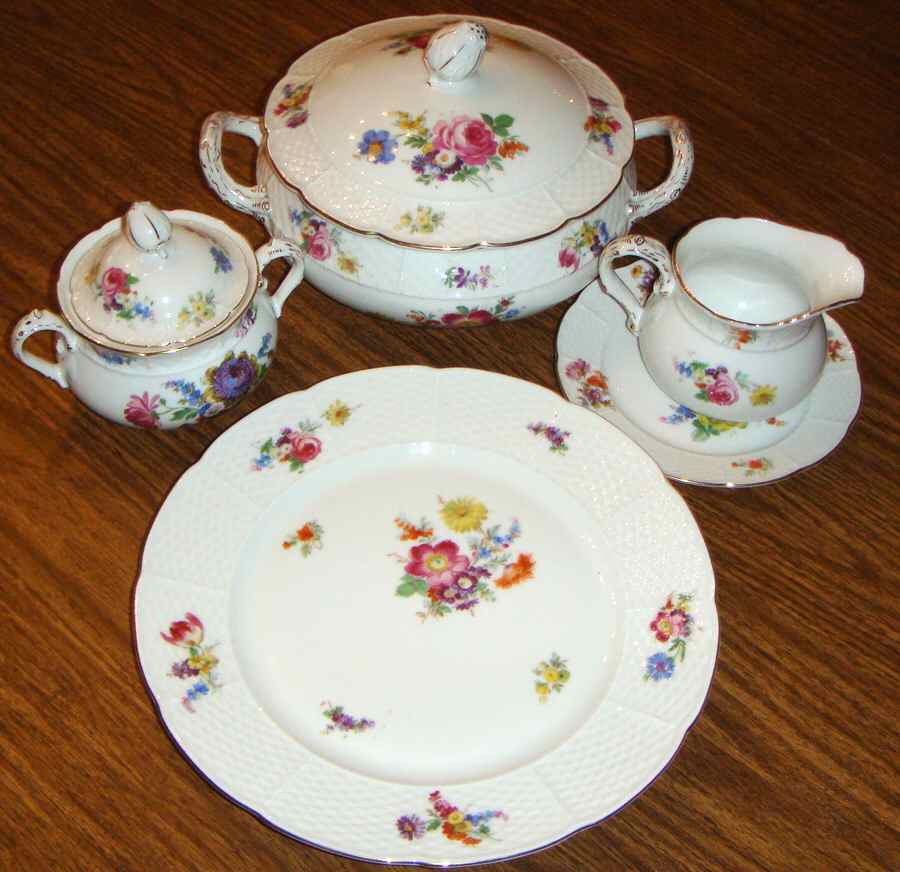 6923 Bread & Butter Plate by Thun-1