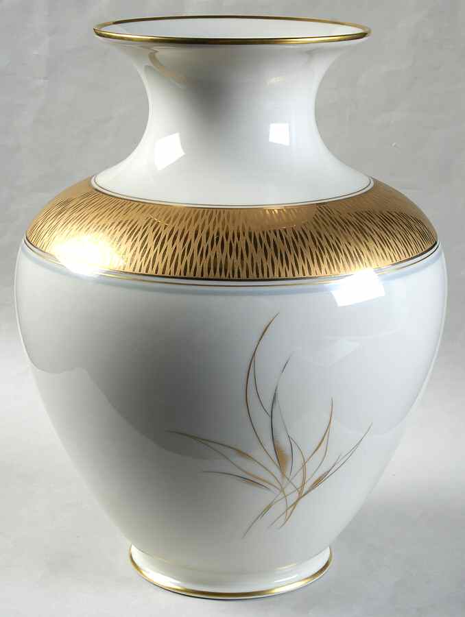 6294 11" Vase by Thomas-1