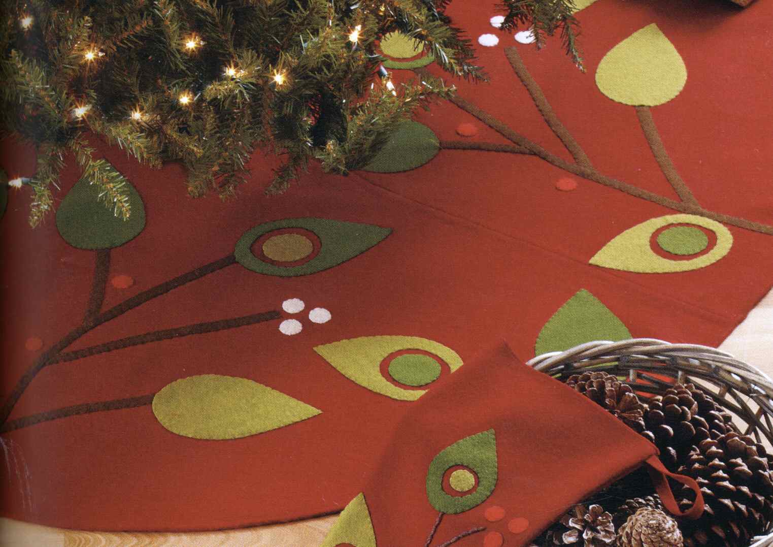 Birds and Berries Tree Skirt by Tag Ltd-1