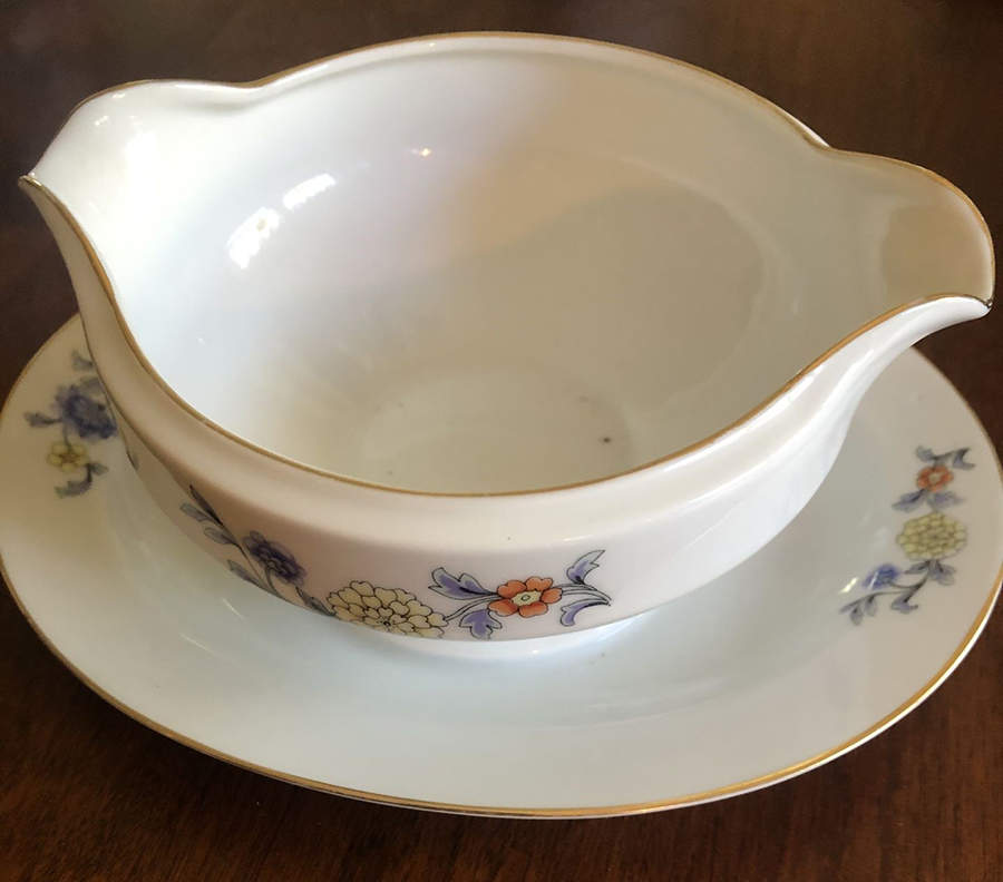 TIR642 Gravy Boat with Attached Underplate by Tirschenreuth-1