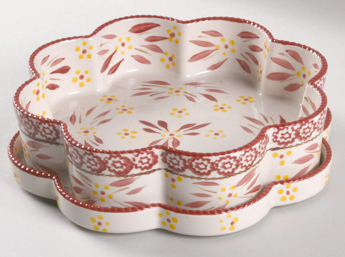 Old World Red 1.5 Qt Flower Shaped Baker & Lid-It by Temp-Tations-1
