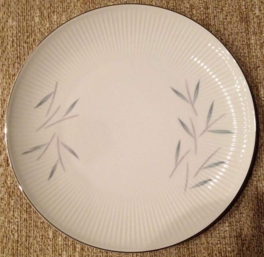 2013 Dinner Plate by Thomas-1