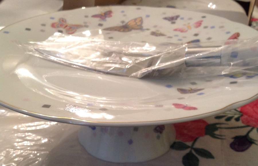 Papillon Footed Cake Plate by Toscany-1