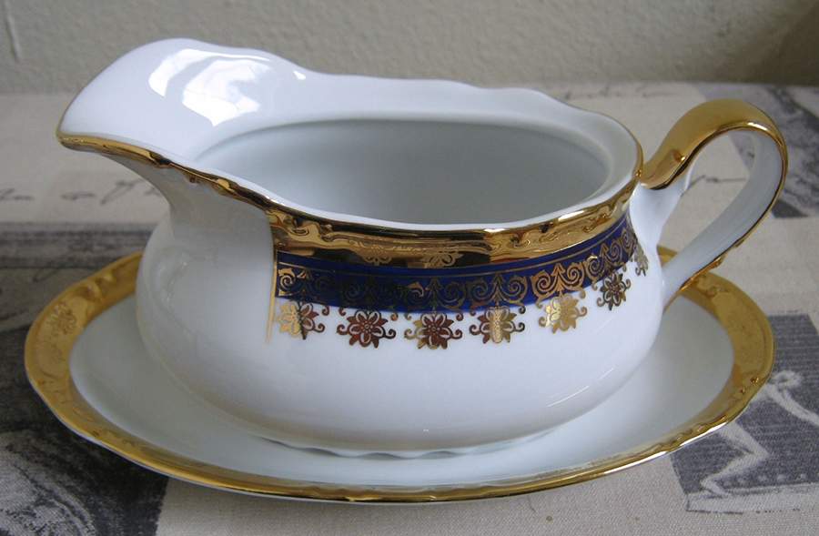 THU498 Gravy Boat & Underplate by Thun-1