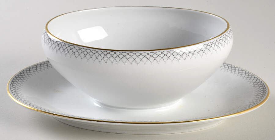 TIR669 Gravy Boat with Attached Underplate by Tirschenreuth-1