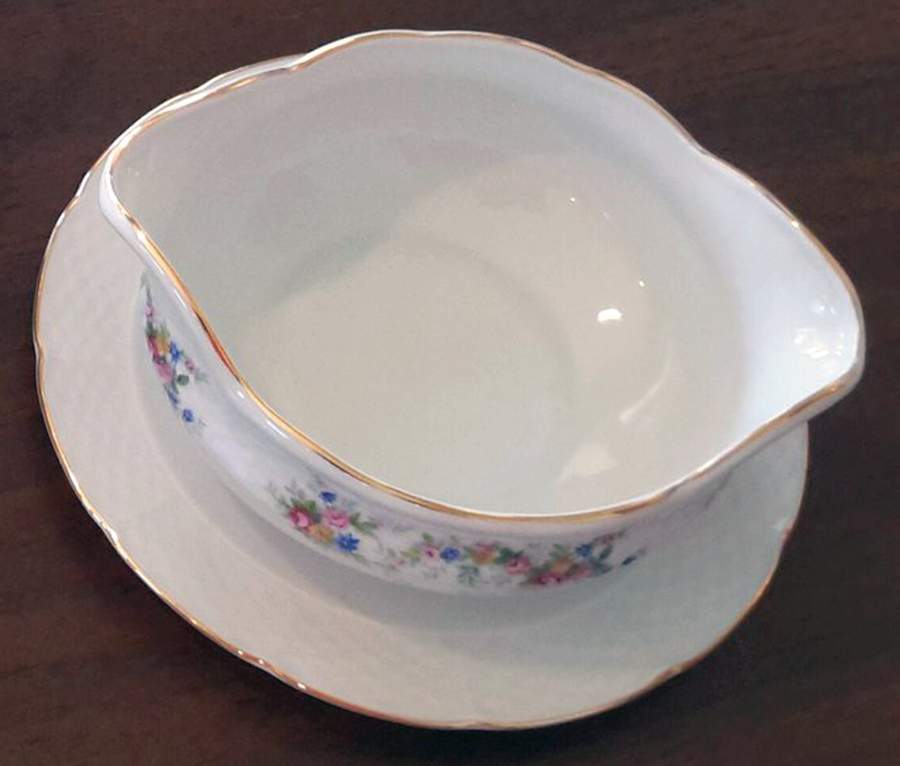 THU502 Gravy Boat with Attached Underplate by Thun-1