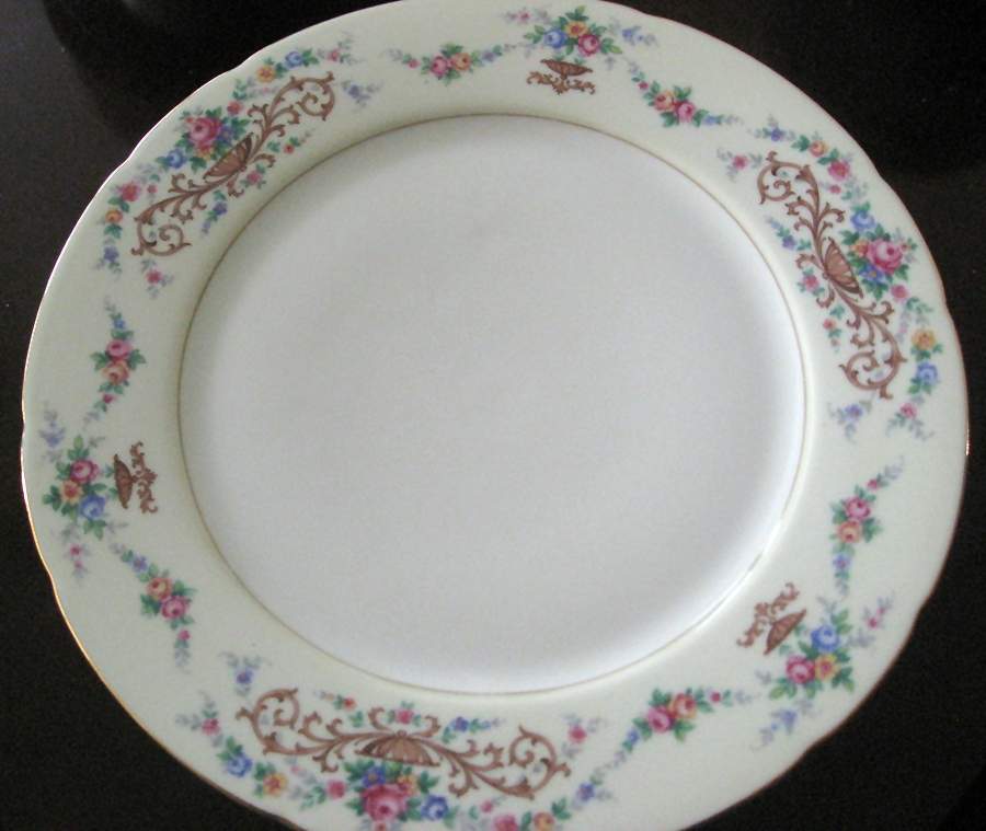 Belmont Dinner Plate by Thun-1