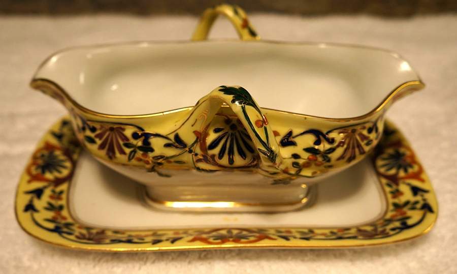 TRV826 Gravy Boat with Attached Underplate by Tressemanes & Vogt-1
