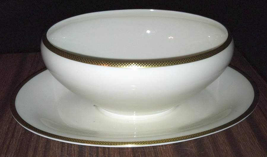 3322 Gravy Boat with Attached Underplate by Tirschenreuth-1