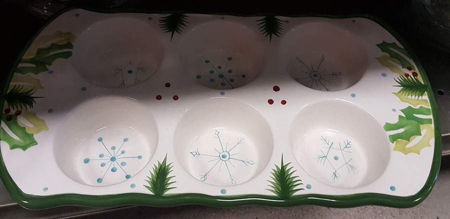 Hometown Christmas Cupcake/Muffin Tray (Holds 6) by Temp-Tations-1