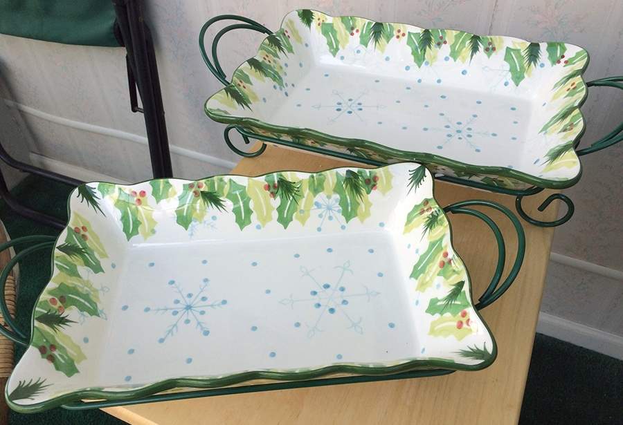 Hometown Christmas 14" Rectangular Baker W/Metal Stand by Temp-Tations-1