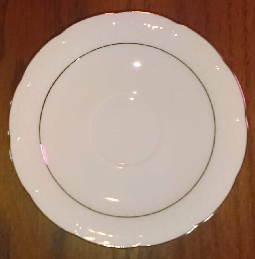 Natalie (Platinum Trim) Saucer by Thun-1