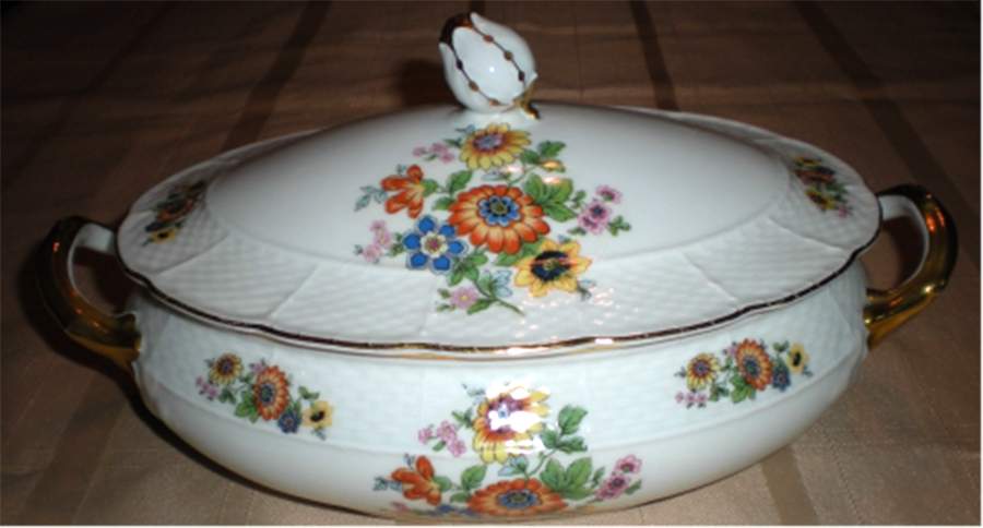 16582 Oval Covered Vegetable by Thun-1