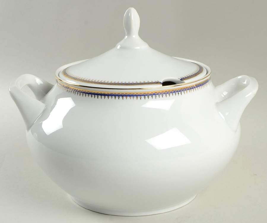 THU547 Tureen &  Lid by Thun-1
