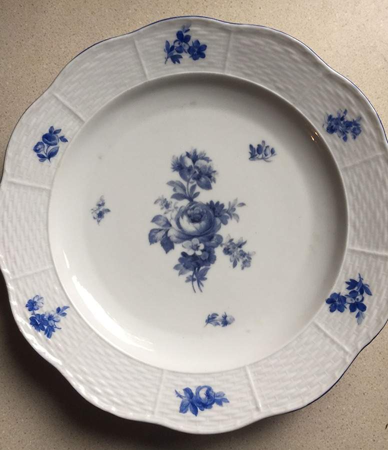 THU549 Luncheon Plate by Thun-1