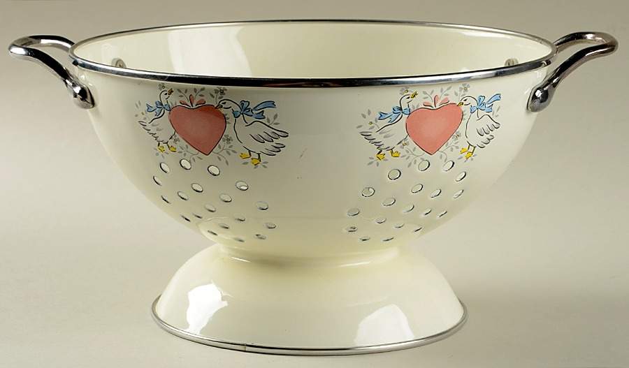 TWN11 Metal Colander by Taiwan-1