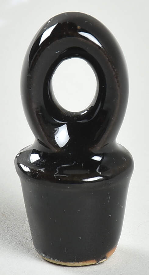 Medallion Stopper for Vinegar/Oil by Ucagco-1