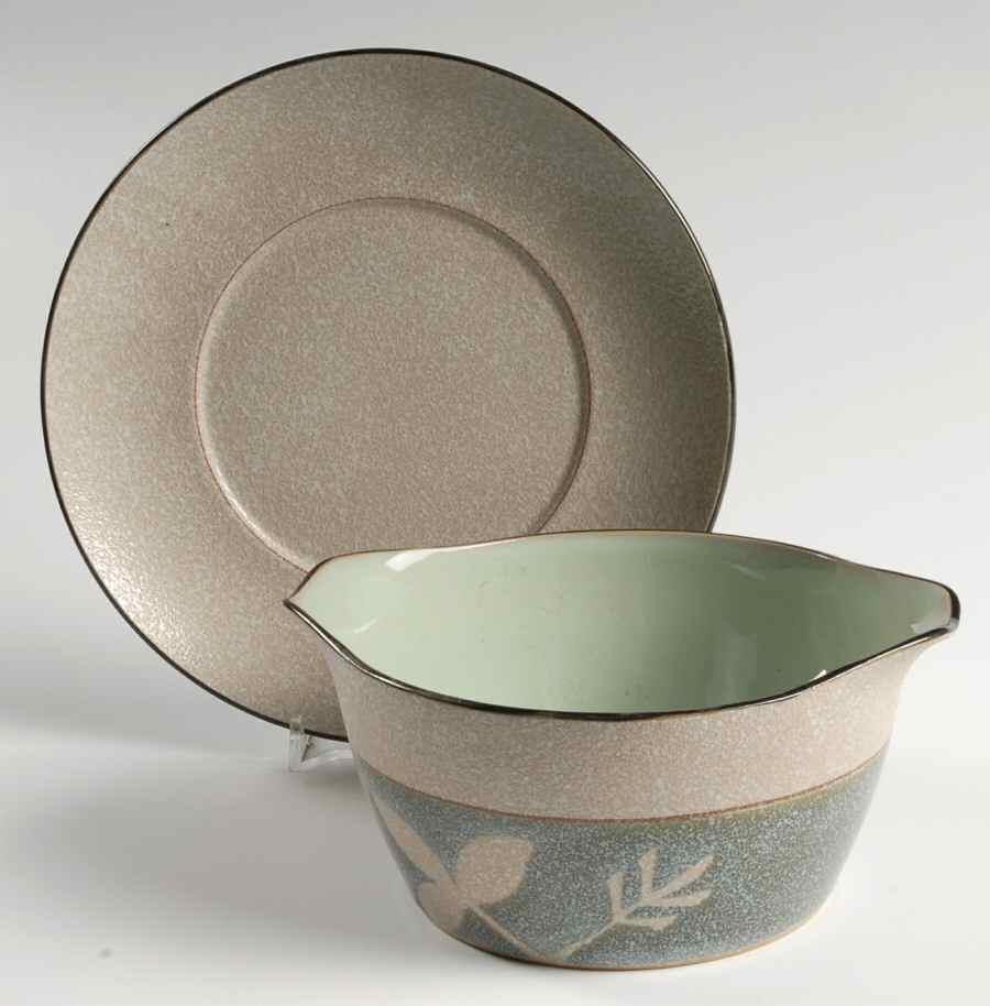 Medallion Gravy Boat & Underplate by Ucagco-1