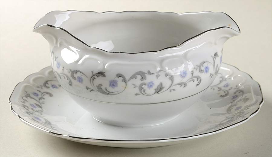 Regency Gravy Boat with Attached Underplate by Ucagco-1