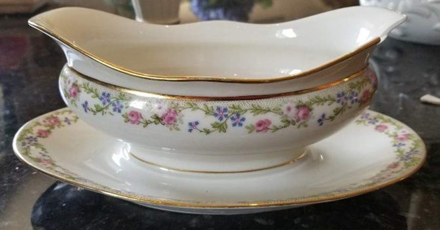 UNC46 Gravy Boat with Attached Underplate by Union Ceramique-1