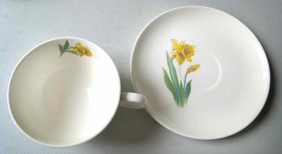 Jonquil Saucer by Universal-1