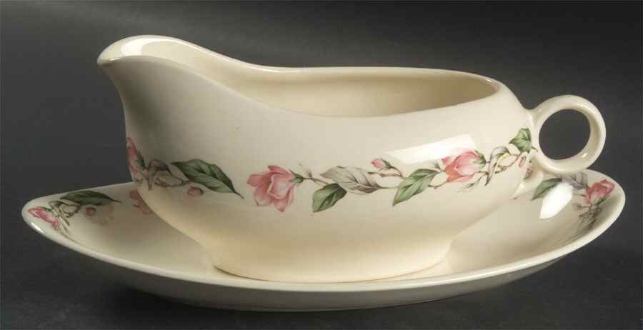 UNI22 Gravy Boat & Underplate by Universal-1
