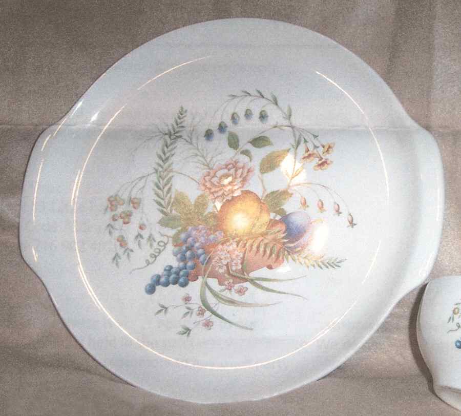 UNI23 Handled Cake Plate by Universal-1
